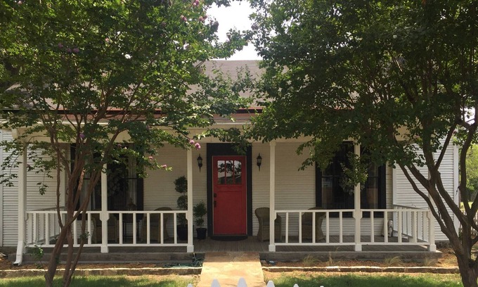Boerne House | One of a kind historic cottage
