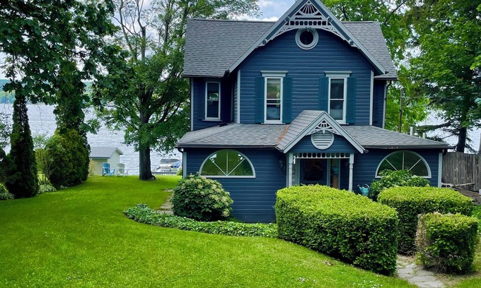 Castile House | One of a Kind Lakeside House on Silver Lake!n5 bedroom, 1 1/2 Bathrooms