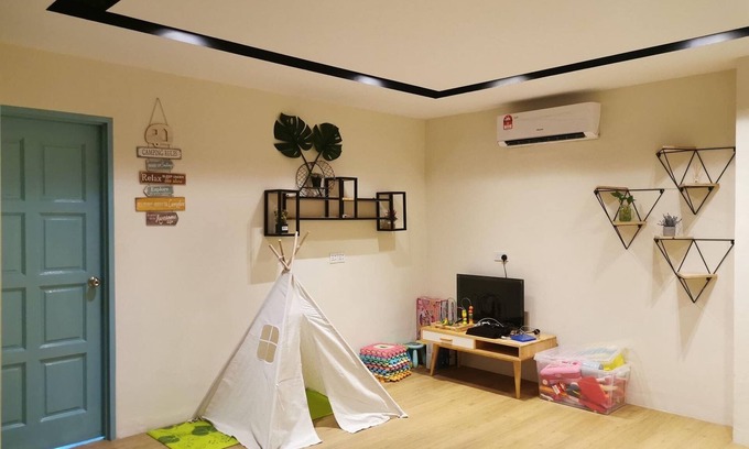 Bukit Indah Villa | OneRiimba Garden View Residence. Private Pool. Jacuzzi. Karaoke. 5mins Legoland