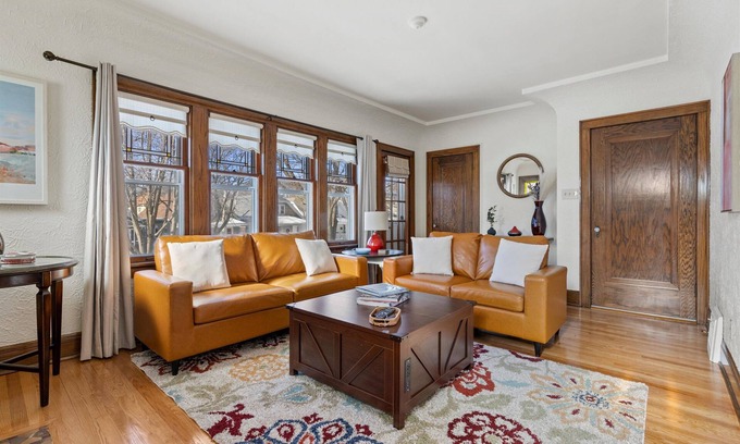 Bay View House | Only 10min to Airport!
