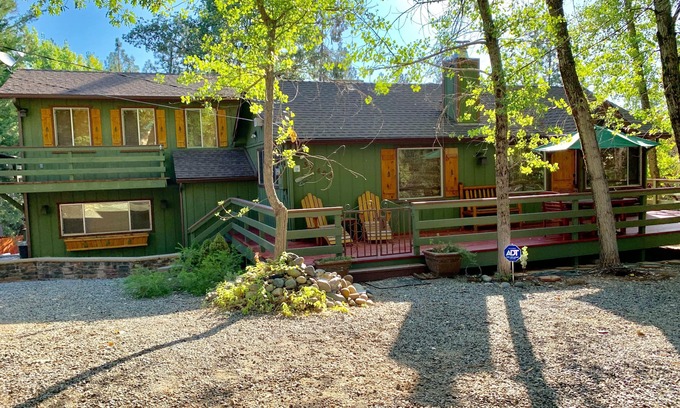 Oakhurst House | Only 19 miles to Yosemite, 1 mile to Bass Lake!