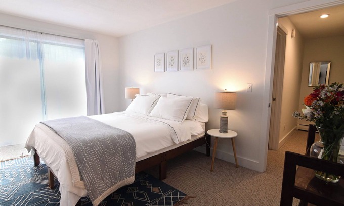 Quechee Condo | OnQ: A condo in Quechee Lakes overlooking the Ottauquechee River