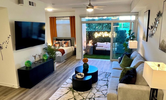 Mid City Apartment | Open BR by Beverly Hills & WeHo w/Pool & Parking