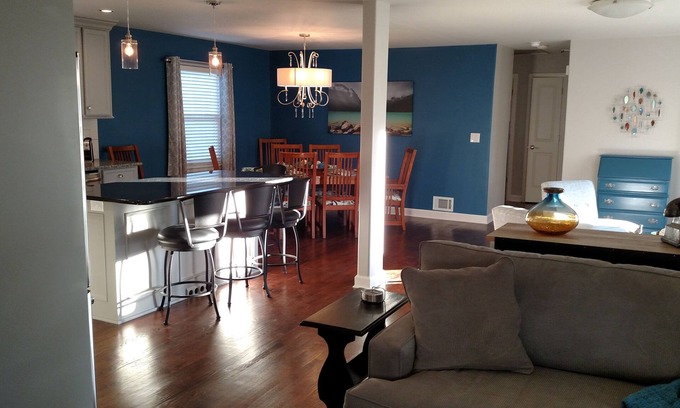 Mission House | Open Floor Plan 2 Bdrm-Private Home in Mission, KS-video tour-3rd picture