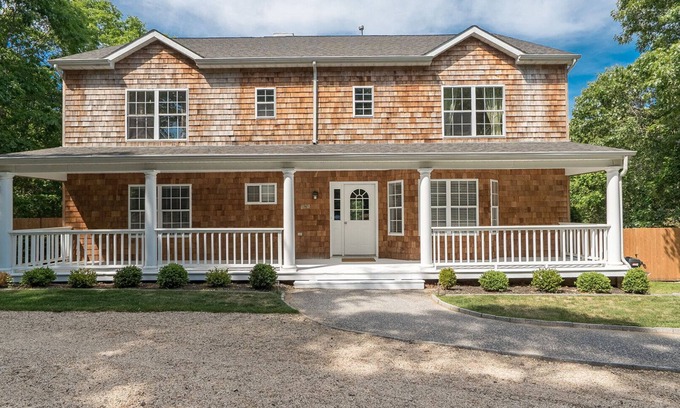 Shinnecock Hills House | Open Floor Plan, Generous-Sized Rooms, Close to Golf and Ocean Beaches