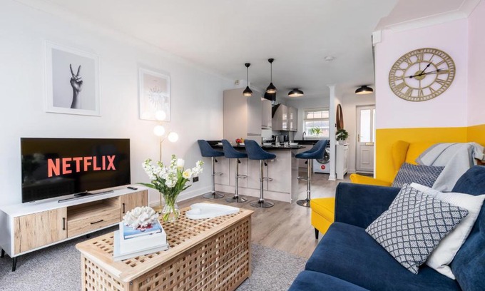 Wythenshawe House | Open Plan Contemporary Home - Designed for Contractors