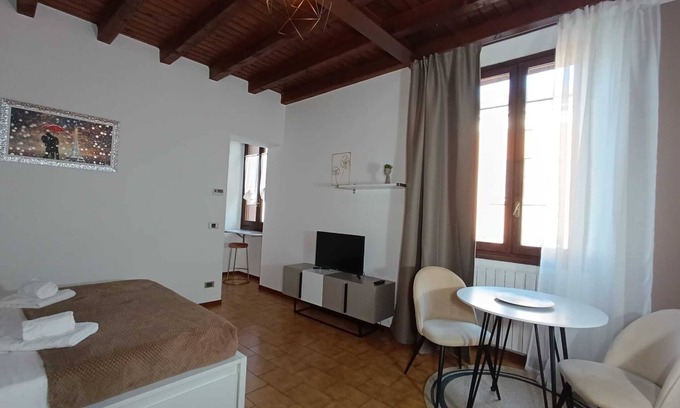 Como Apartment | Open Space Apartment vicino al centro di Como al secondo piano