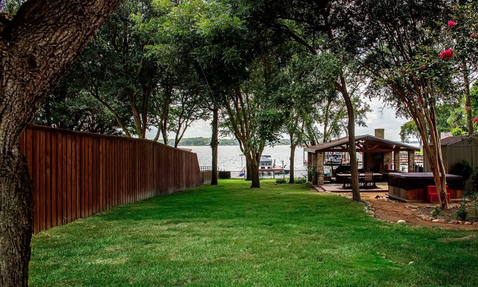 Enchanted Oaks House | Open Water Retreat