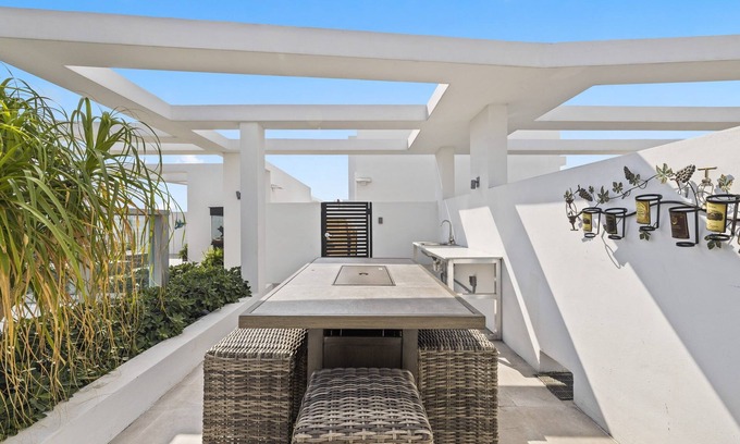 North Miami Apartment | Opulent Penthouse | Pvt Rooftop | Pool & Views