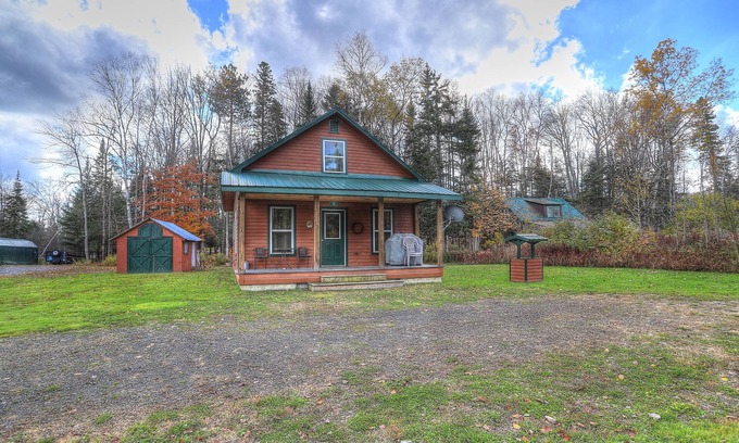 Oquossoc House | Oquossoc Camp - Great in-town Oquossoc location - walk to OG and Portage!