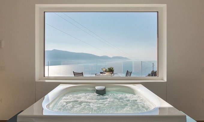 Tignale Apartment | Orange House Relax with Jacuzzi