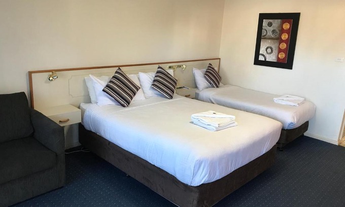 Orange East Hotel | Orange Motor Lodge