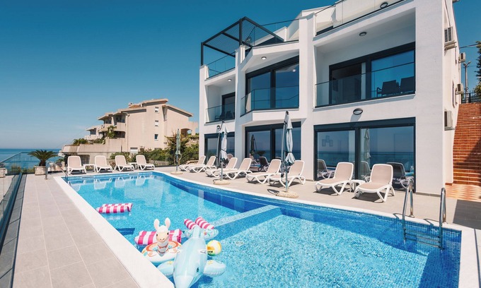 Bar Villa | Orange villa - 7-bedroom seafront villa