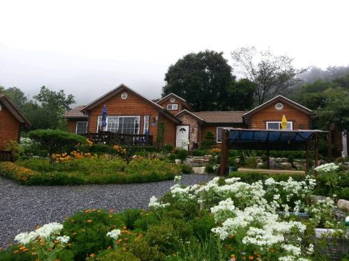 Jeongseon House | Oraview Pension
