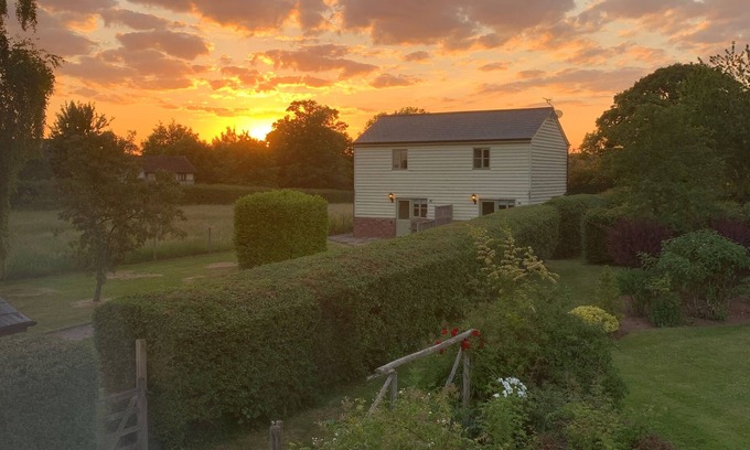 Bodenham Cottage | Orchard Cottage. 2-bedroomed cottage. Short breaks welcome. Free Wi-Fi