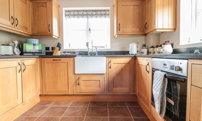 Tenbury Wells Cottage | ORCHARD COTTAGE, family friendly, with open fire in Tenbury Wells