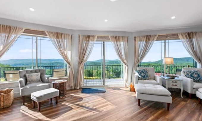 Saluda House | Orchard Hill Vintage Cottage