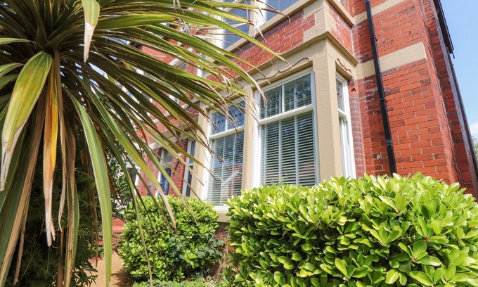 Lytham St. Anne's Cottage | ORCHARD LODGE, pet friendly, with hot tub in Lytham St. Annes