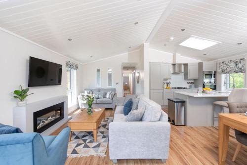Lifton House | Orchid Lodge, 23 Roadford Lake Lodges
