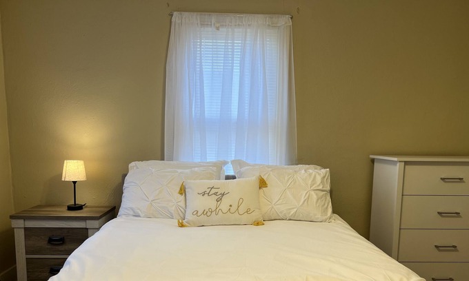 Macomb Apartment | Orchid nice one bedroom apartment.