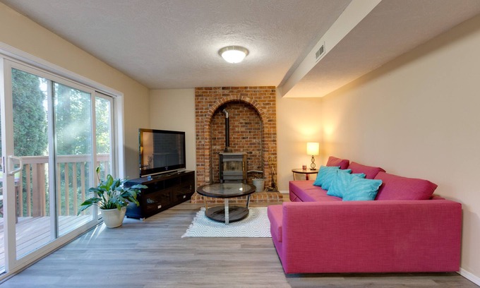 Rosemont Summit House | Oregon Jade Lodging: Specious two bedroom, EV charger, green space