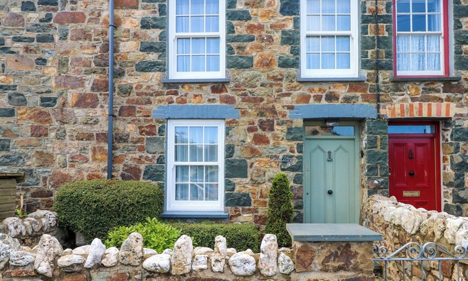 Dinas Cross Cottage | ORIELTON COTTAGE, pet friendly, with open fire in Dinas Cross