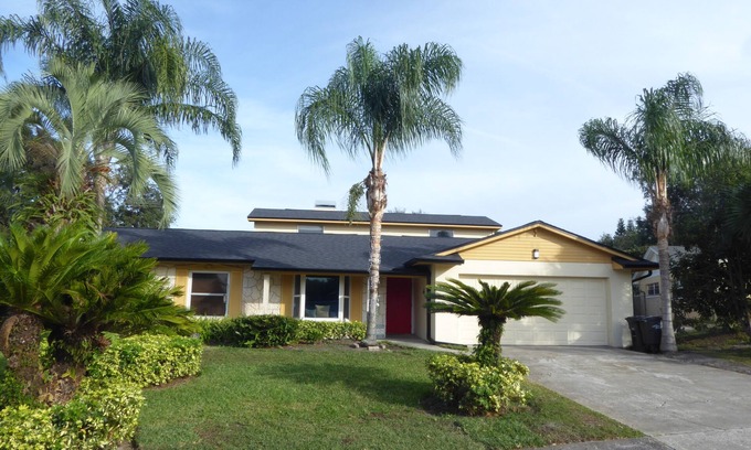Altamonte Springs House | Orlando Area 6BR/2MB/3Bath Pool Disney Universal 12 Beds