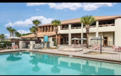 Oak Ridge Apartment | Orlando Oasis 2BR Disney Parks Fast Wi fi Pool Gym Free Parking Workspace Free cable near Universal Studios