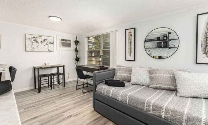 Pine Hills House | Orlando Studio Retreat King Bed + Pets OK