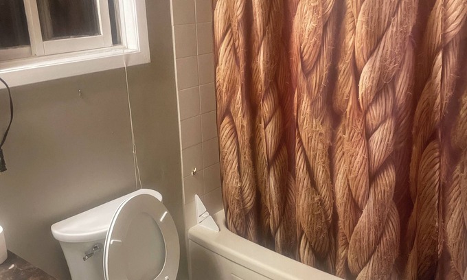 Ottawa Division House | Orleans Comfort Room