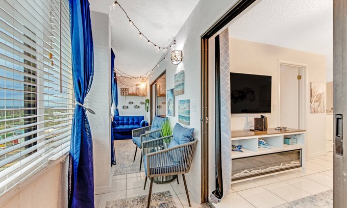 Glenwood Condo | Ormond BeachFL Penthouse Condo Oceanfront Bldg- Beach gear, pool, parking, views