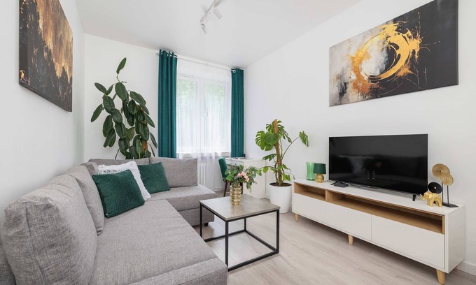 Nowa Huta Apartment | Os Teatralne 6 Krakow Bright Apartment Remote Work