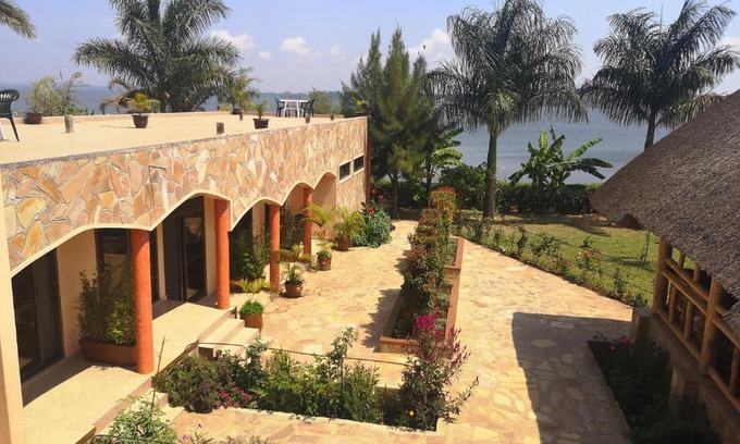 Entebbe Bed & Breakfast | Oslo Gardens Bed & Breakfast