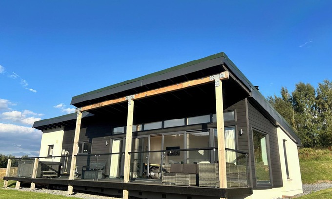 Aberfeldy Cottage | OSPREY VIEW LODGE & HOT TUB, family friendly in Aberfeldy
