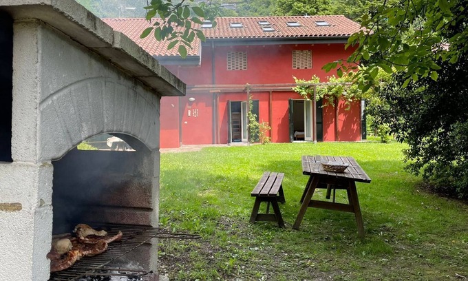 Laveno Hostel | Ostello Casa Rossa