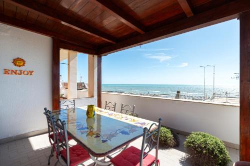 Quartiere XXXIV Lido di Ostia Levante Apartment | Ostia Attico fronte mare
