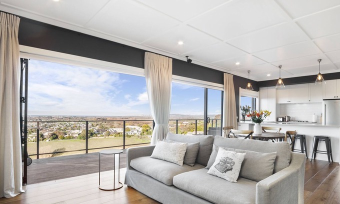 Taradale Cabin | Otatara Lodge Napier