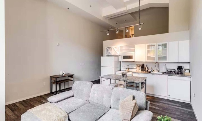 Downtown Cincinnati Apartment | OTR Gym, Pool, Free parking, walk to stadiums