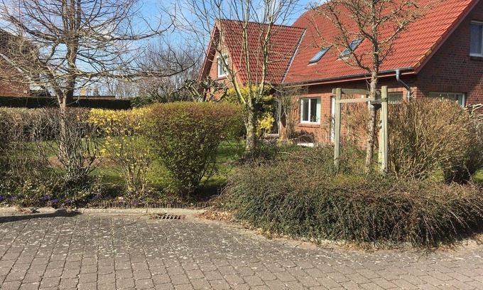 Otterndorf Apartment | Otterndorf: Holiday home, ground floor, 120m2, garden, play street, close to the beach/town