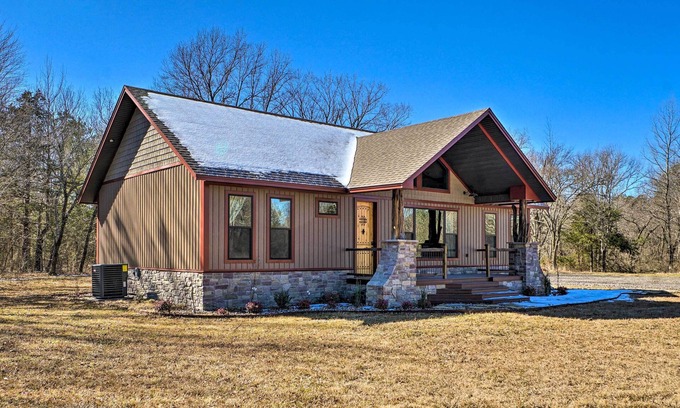 Whitesboro Cabin | Ouachita Mtn Home: Near ATV & Hiking Trails!