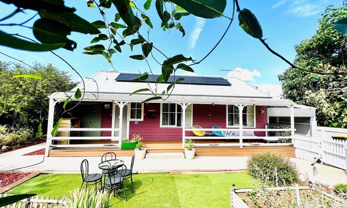 Tawonga Cottage | Our Beautiful Garden Cottage is a country style house
