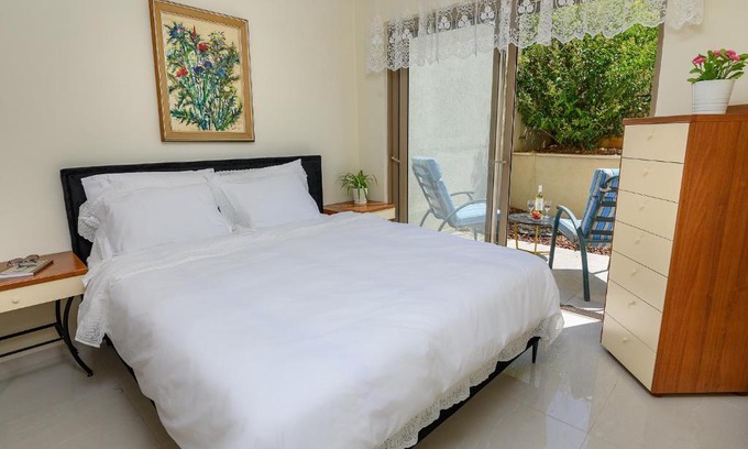 Rosh Pinna Apartment | Our Little Strawberry - Charming 1bd Condo in Rosh Pinna