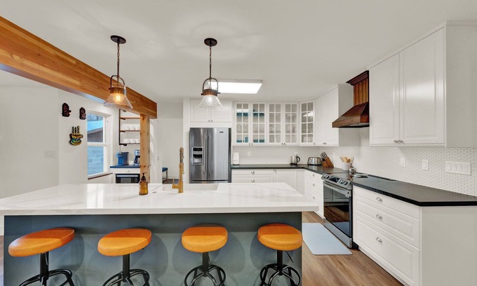 Canyon Rim House | Our "Slice of Heaven, located near ski resorts, U of U and Downtown Salt Lake