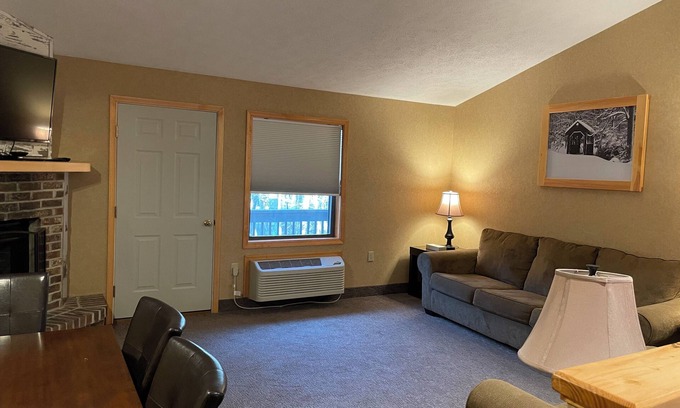 White Haven Villa | Our vintage casual villas are located in the scenic Pocono Mountains.
