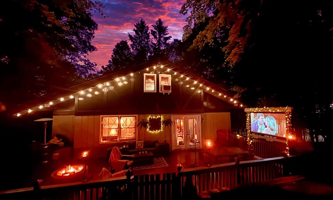 Charter Hills Cabin | Outdoor Movie Theater/Storybook Chalet Beech Mtn/Vibrant Autumn Colors/Hot Tub