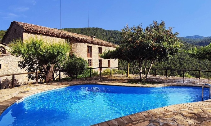 Coll de Nargo Cottage | Outdoor pool. Indoor pool. Barbecue, 14/16 people. Wifi