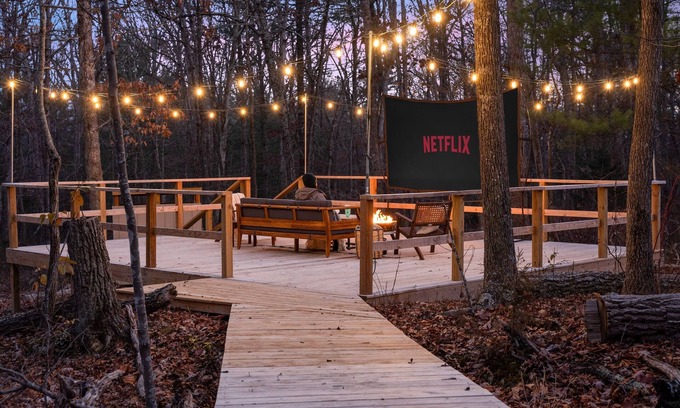 Luray Cabin | Outdoor Theatre | Hot Tub | Fire Pit | Dogs