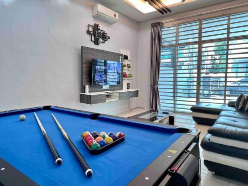 Kampung Bakau House | OV 4 bedrooms, family 10-14 pax homestay