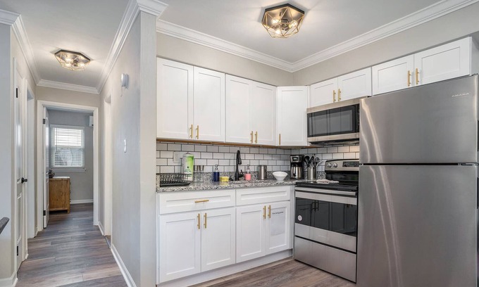 East Ocean View Apartment | OV Mosaic Oyster Suite