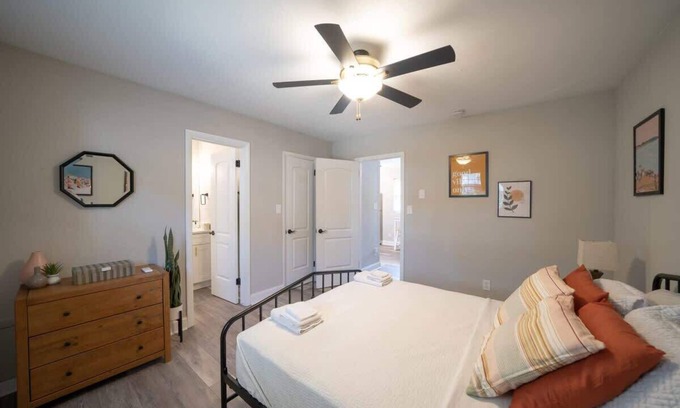 East Ocean View Apartment | OV Mosaic - Rain Suite